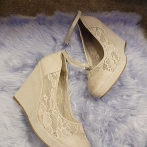 PINK WEDGES WITH CUTTTEEE❤️❤️❤️❤️LACE!!PERFECT FOR SUMMER DATE NIGHTS!!!